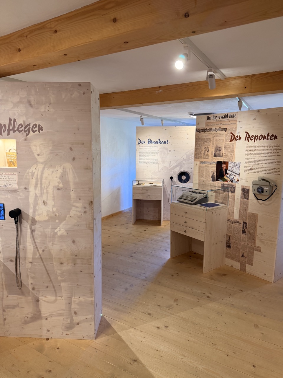 Moderne Ausstellung und Hörstationen im Paul-Friedl-Haus im Freilichtmuseum Finsterau